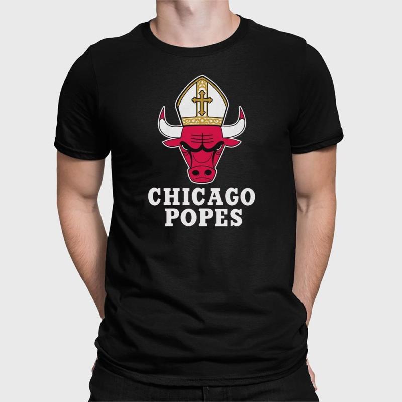 A man wearing a black shirt that says chicago popes.