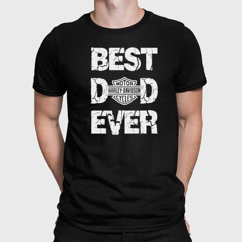 A man wearing a black shirt that says best dad ever